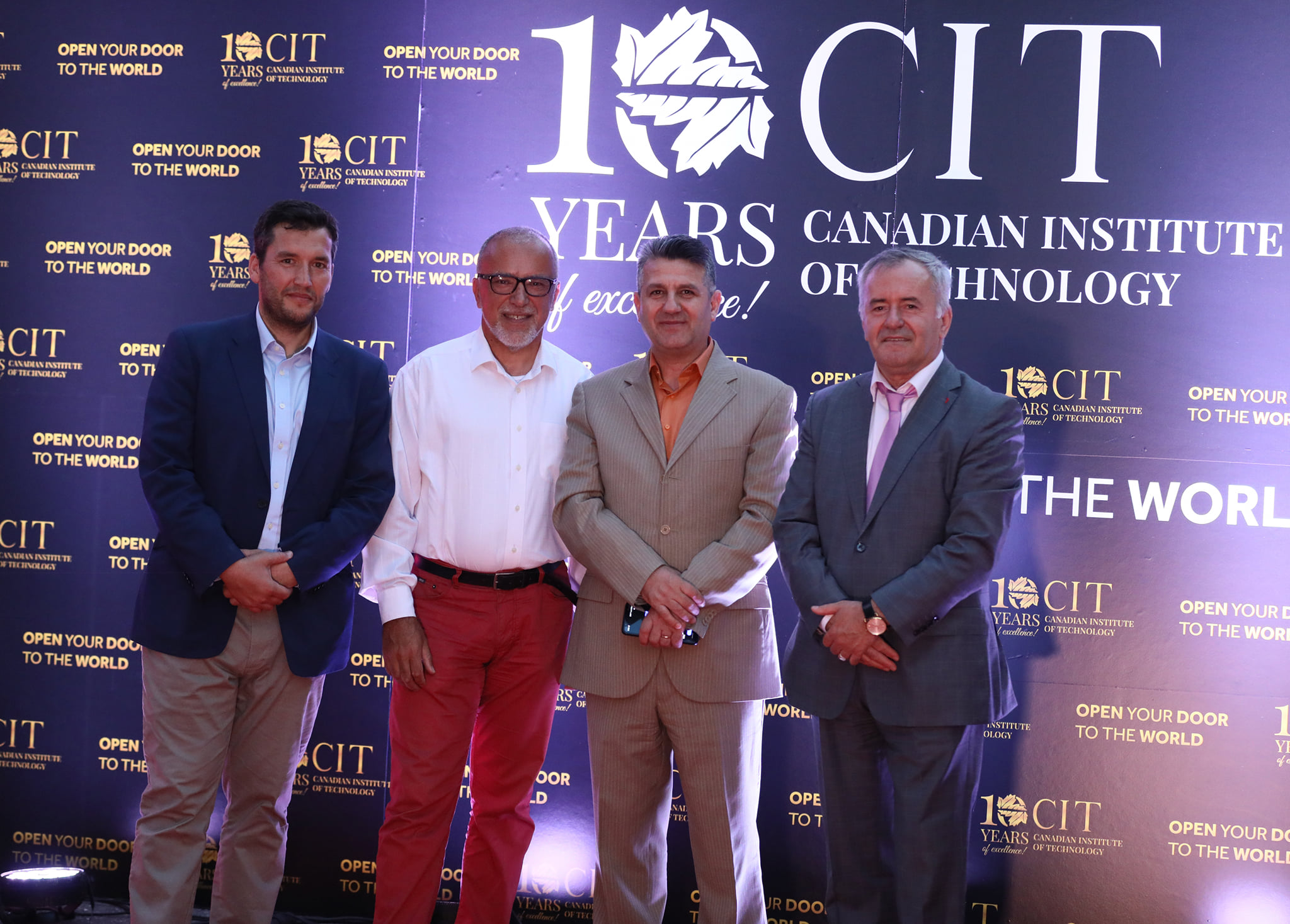 Është koha të filloni të mendoni jo vetëm si studentë, por edhe si sipërmarrës dhe udhëheqës të jetës suaj