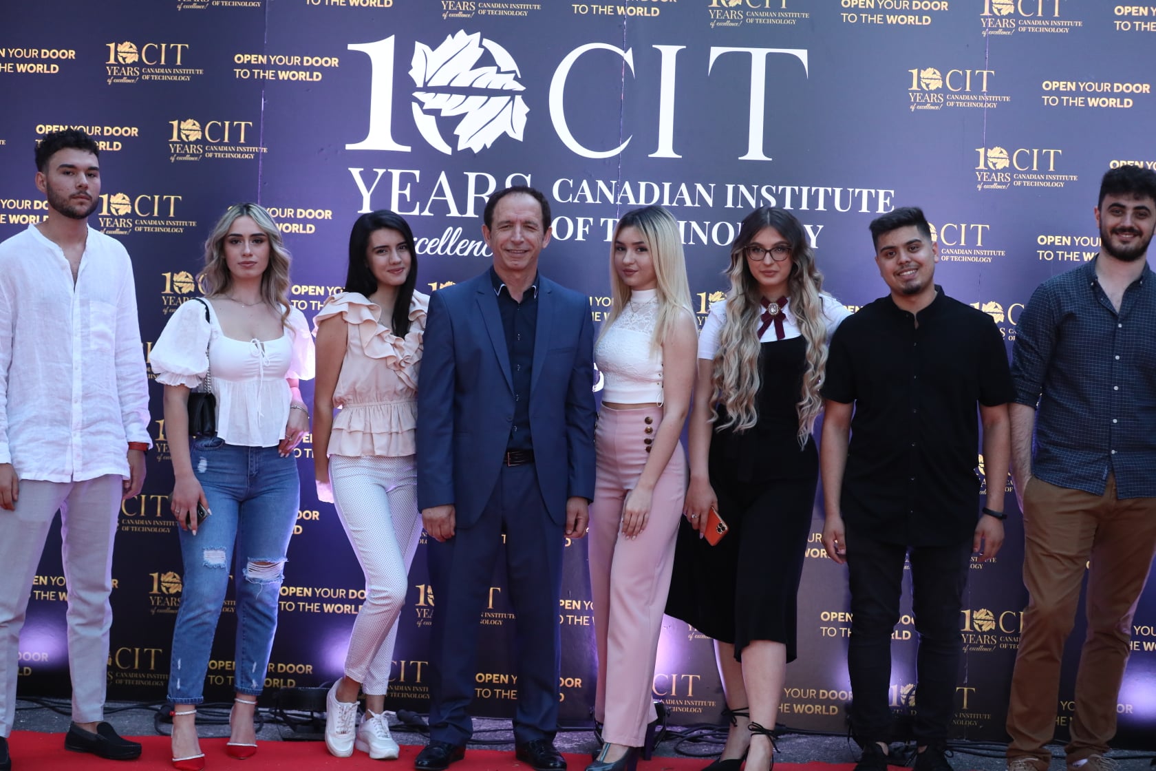 Falenderimet tona të sinqerta për të gjithë studentët që morën pjesë në Eventin Gala, si dhe profesorët dhe stafi administrativ