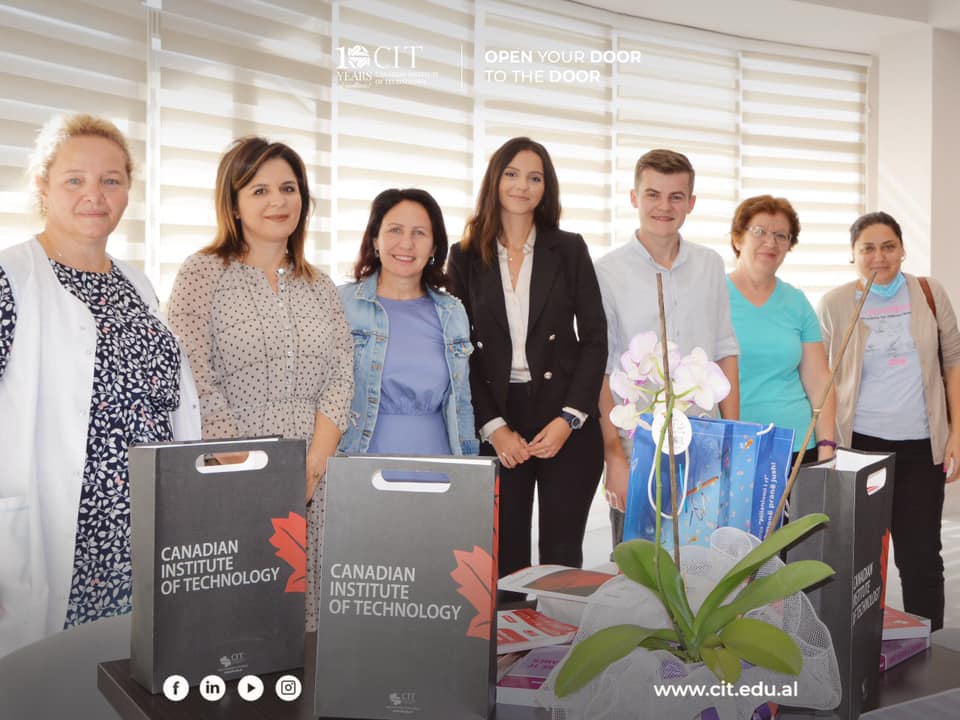 Instituti Kanadez i Teknologjisë ishte i ftuar sot në gjimnaz “Ismail Qemali” për të zhvilluar trajnimin me temën “Platformat e mësimdhënies online”