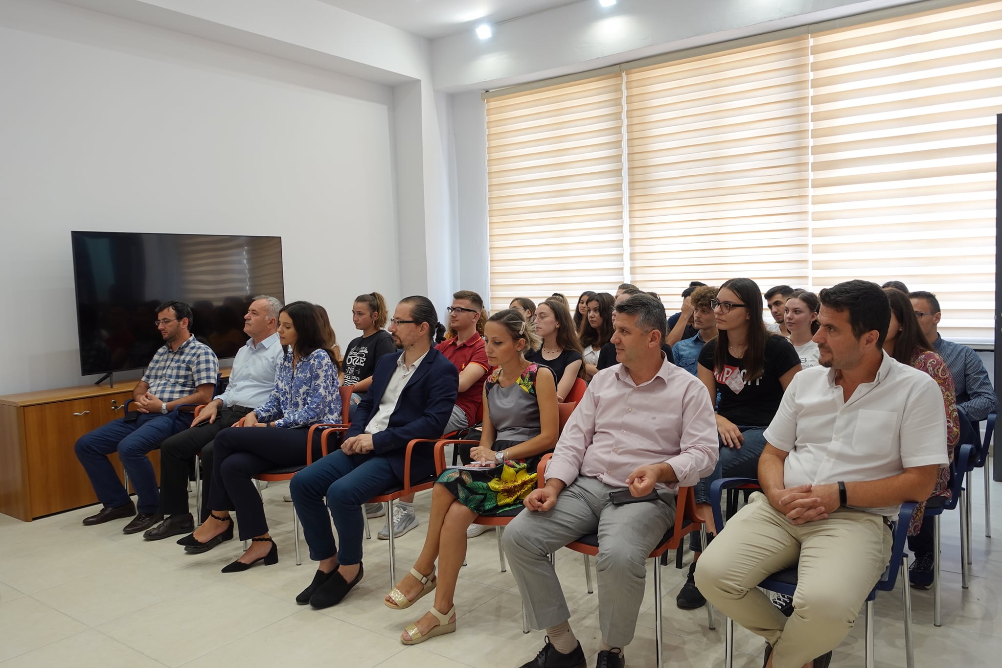 SKUADRAT FITUESE TË SHKOLLËS VERORE SË CIT 7 Këta studentë të talentuar u shpërblyen me bursa për të studiuar në CIT në drejtimin e tyre të zgjedhur, laptopë dhe tabletë