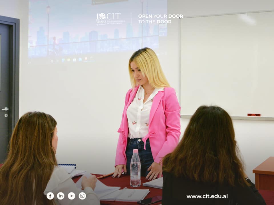 Megjithëse diplomimi mund të shënojë përfundimin e studimeve tuaja universitare në Institutin Kanadez të Teknologjisë, mos ndaloni kurrë së zhvilluari njohuritë tuaja