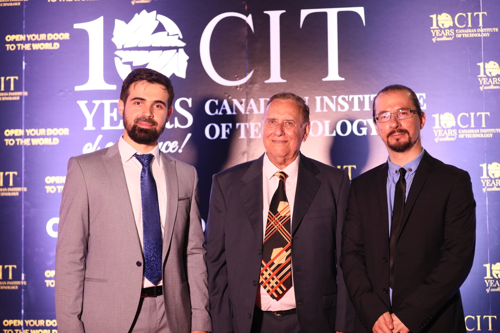 Ne ju dëshirojmë që të vazhdoni të rritni njohuritë tuaja akademike dhe profesionale