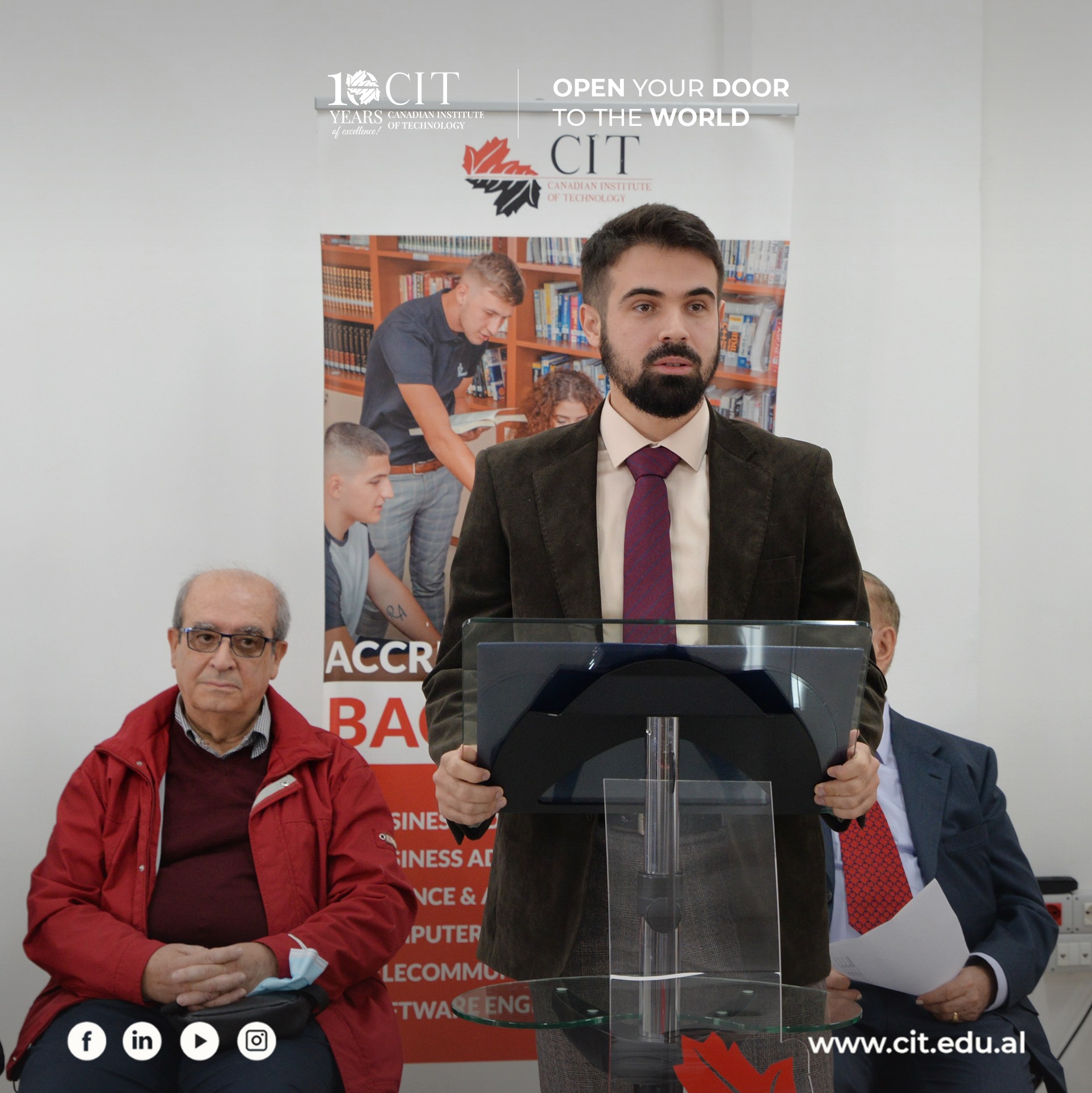 Përfaqësues të stafit akademik dhe administrativ