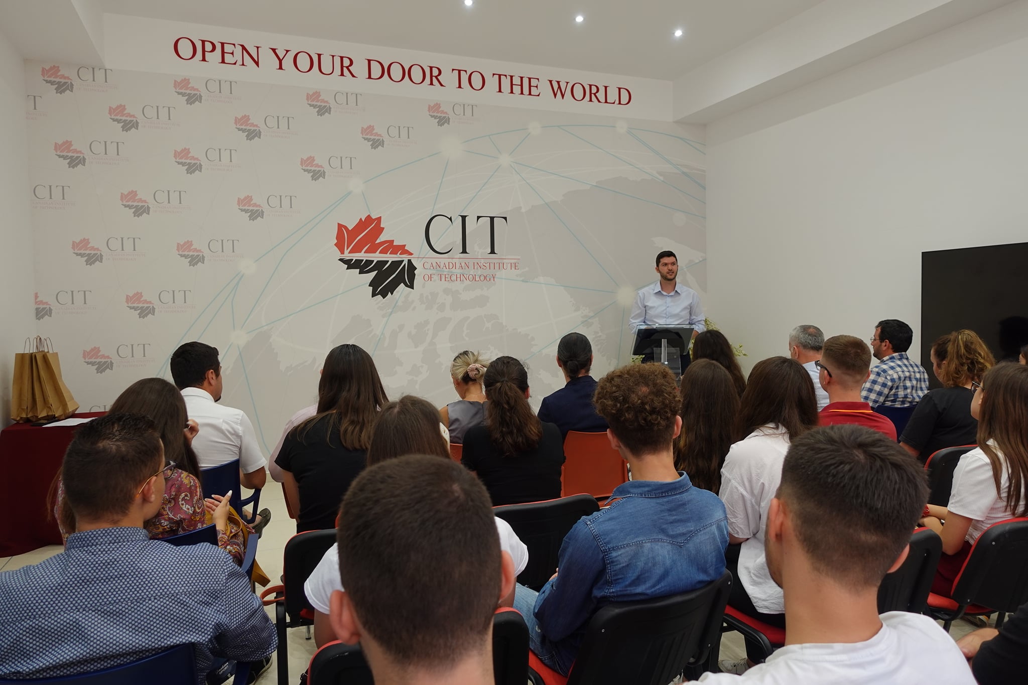SKUADRAT FITUESE TË SHKOLLËS VERORE SË CIT 8 Sot shpërblyem ekipet fituese të Shkollës Verore CIT të dedikuar për maturantët