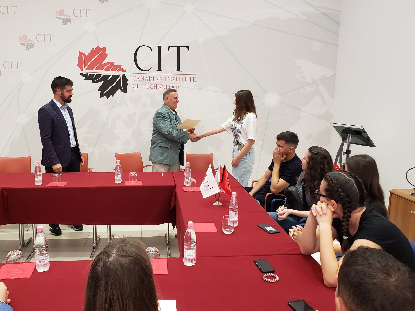 Sot shpërblyem fituesit e Konkursit të Matematikës të organizuar nga CIT për maturantët