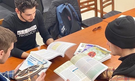 Tekstet më të fundit të McGraw Hill mbërritën në CIT!