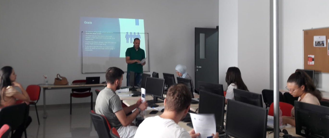 studentët tanë ku prezantuan platformën U-Report Albania
