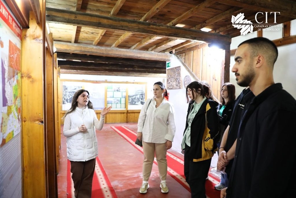 Exploring Heritage | Travel Students Club 3 Exploring Heritage | Travel Students Club