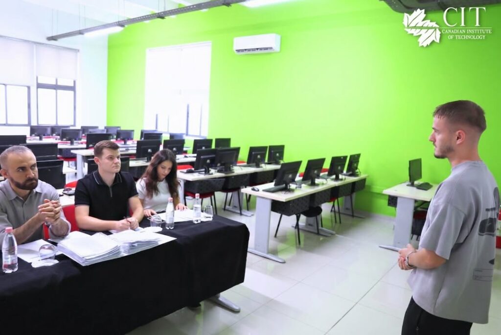Bachelor Students Successfully Present Their Internship Experiences