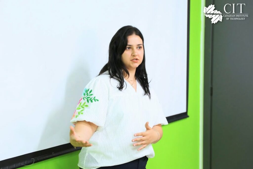 Bachelor Students Successfully Present Their Internship Experiences