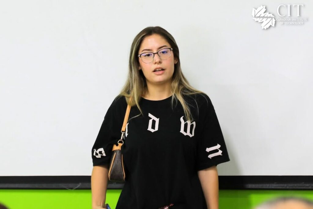 Bachelor Students Successfully Present Their Internship Experiences